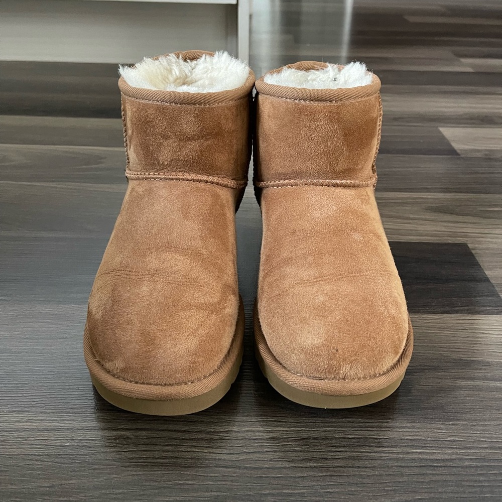 Ugg - Classic Mini Boots size 5